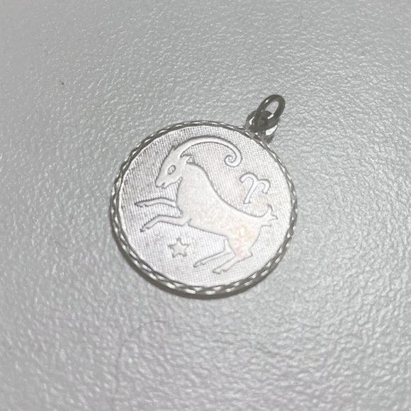 Sterling Silver Aries Amulet Horscope star sign charm necklace - Picture 1 of 4